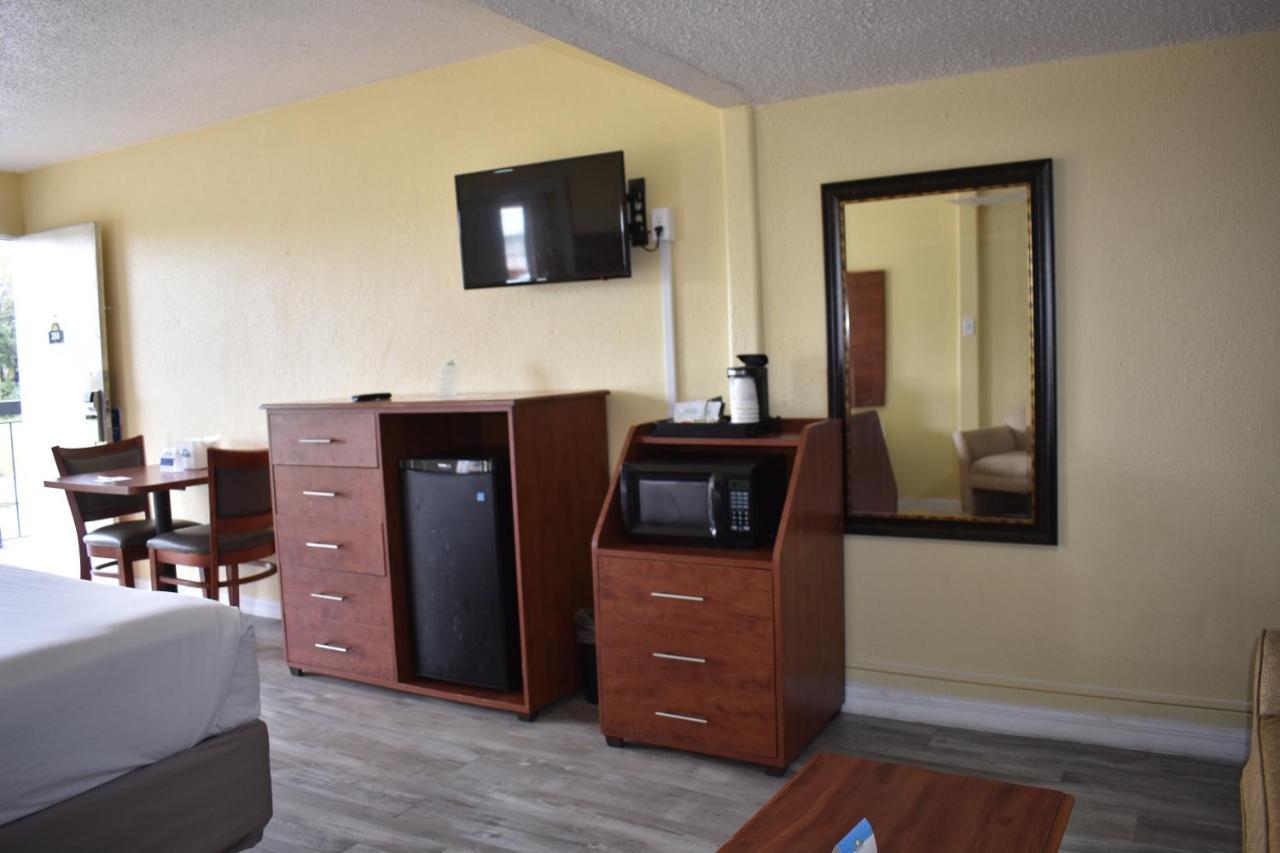Days Inn By Wyndham Wildwood I-75 Bagian luar foto