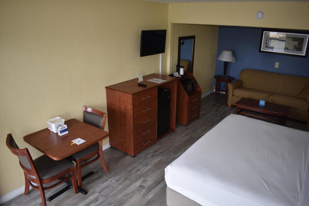 Days Inn By Wyndham Wildwood I-75 Bagian luar foto