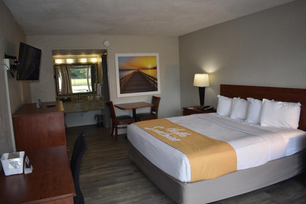 Days Inn By Wyndham Wildwood I-75 Bagian luar foto