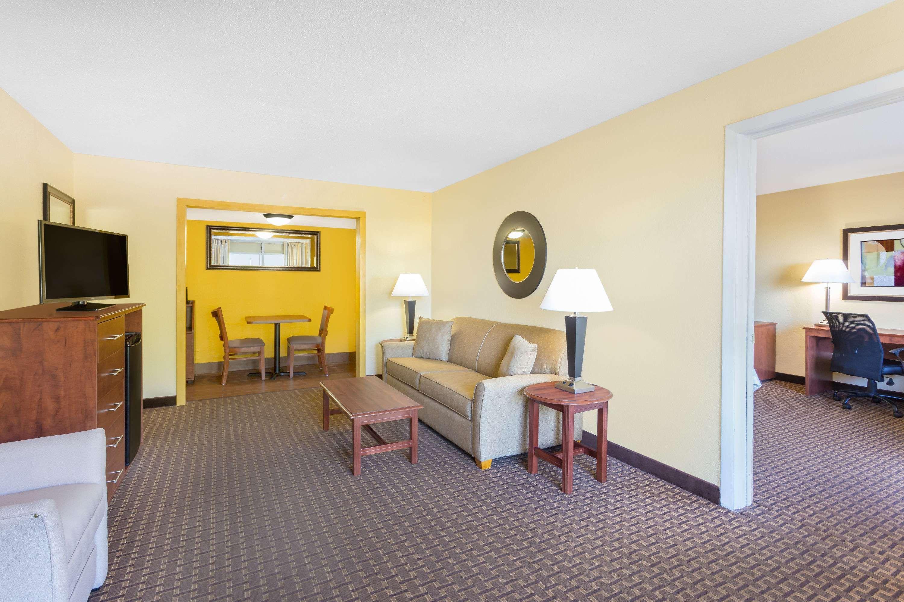 Days Inn By Wyndham Wildwood I-75 Bagian luar foto