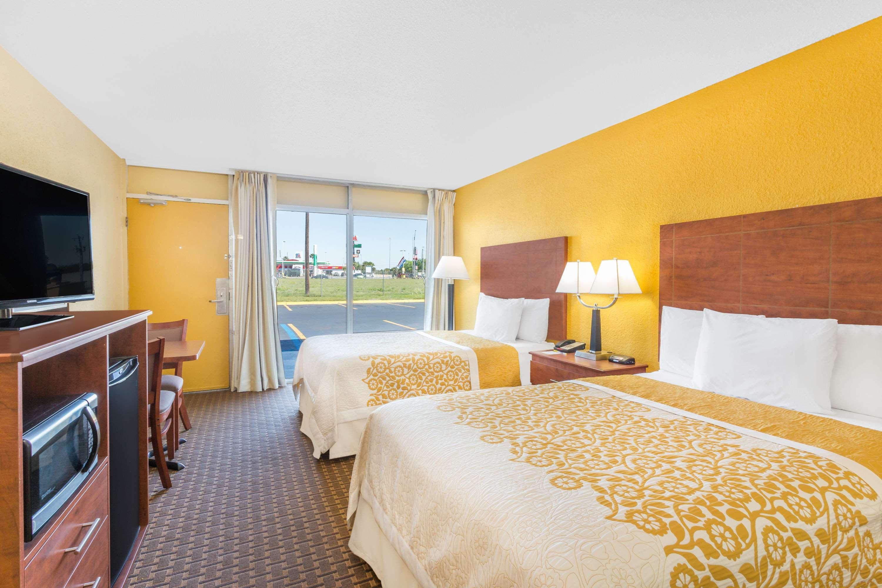 Days Inn By Wyndham Wildwood I-75 Bagian luar foto