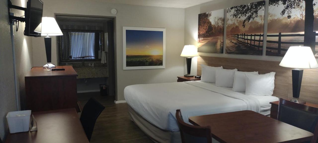 Days Inn By Wyndham Wildwood I-75 Bagian luar foto