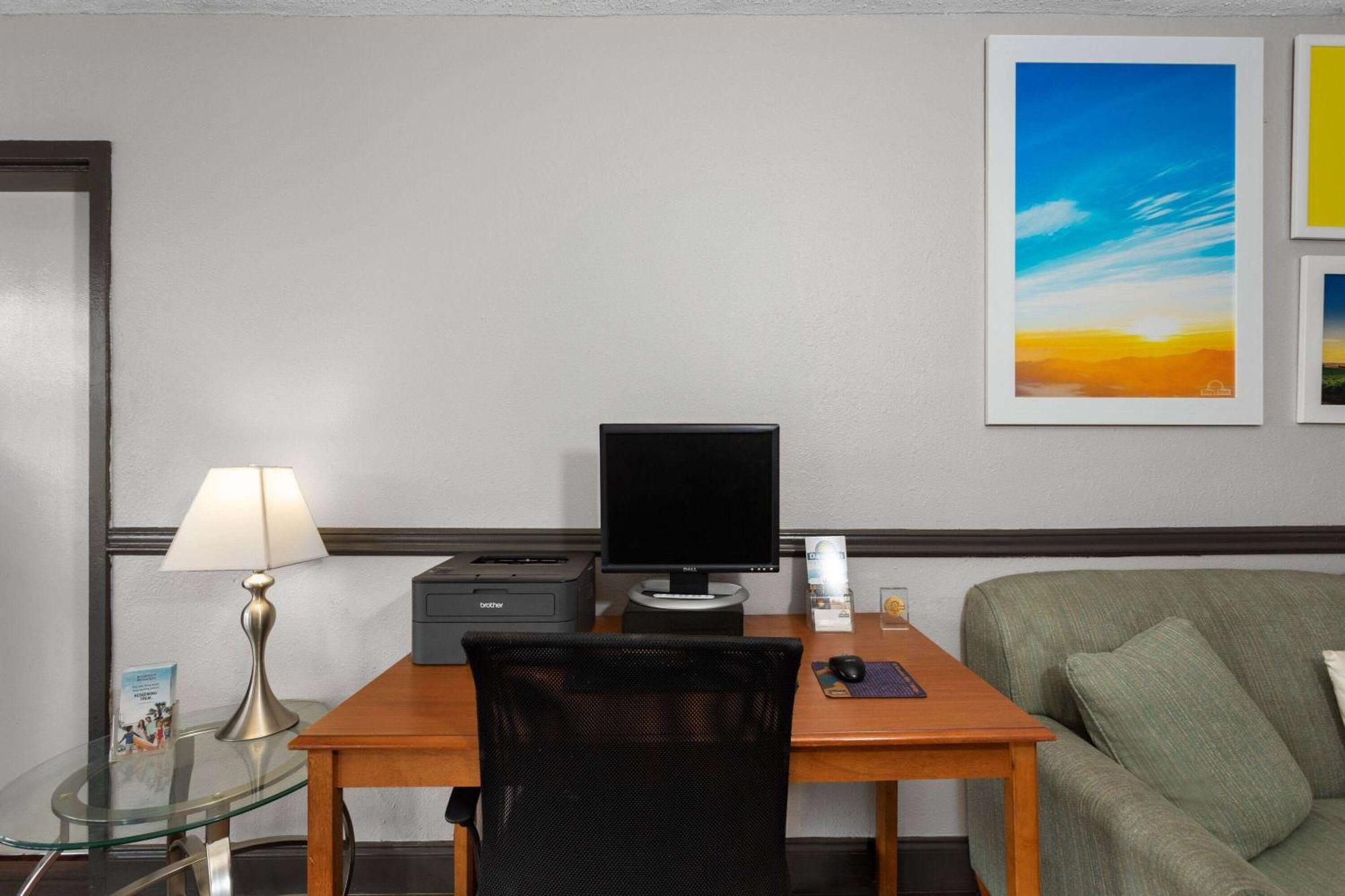 Days Inn By Wyndham Wildwood I-75 Bagian luar foto