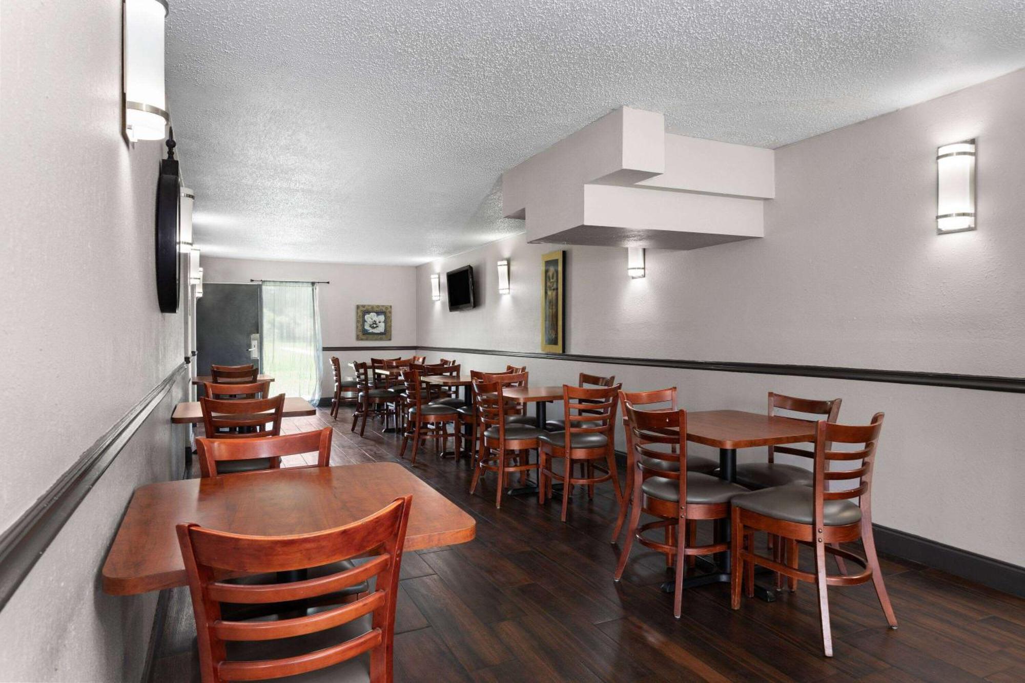 Days Inn By Wyndham Wildwood I-75 Bagian luar foto
