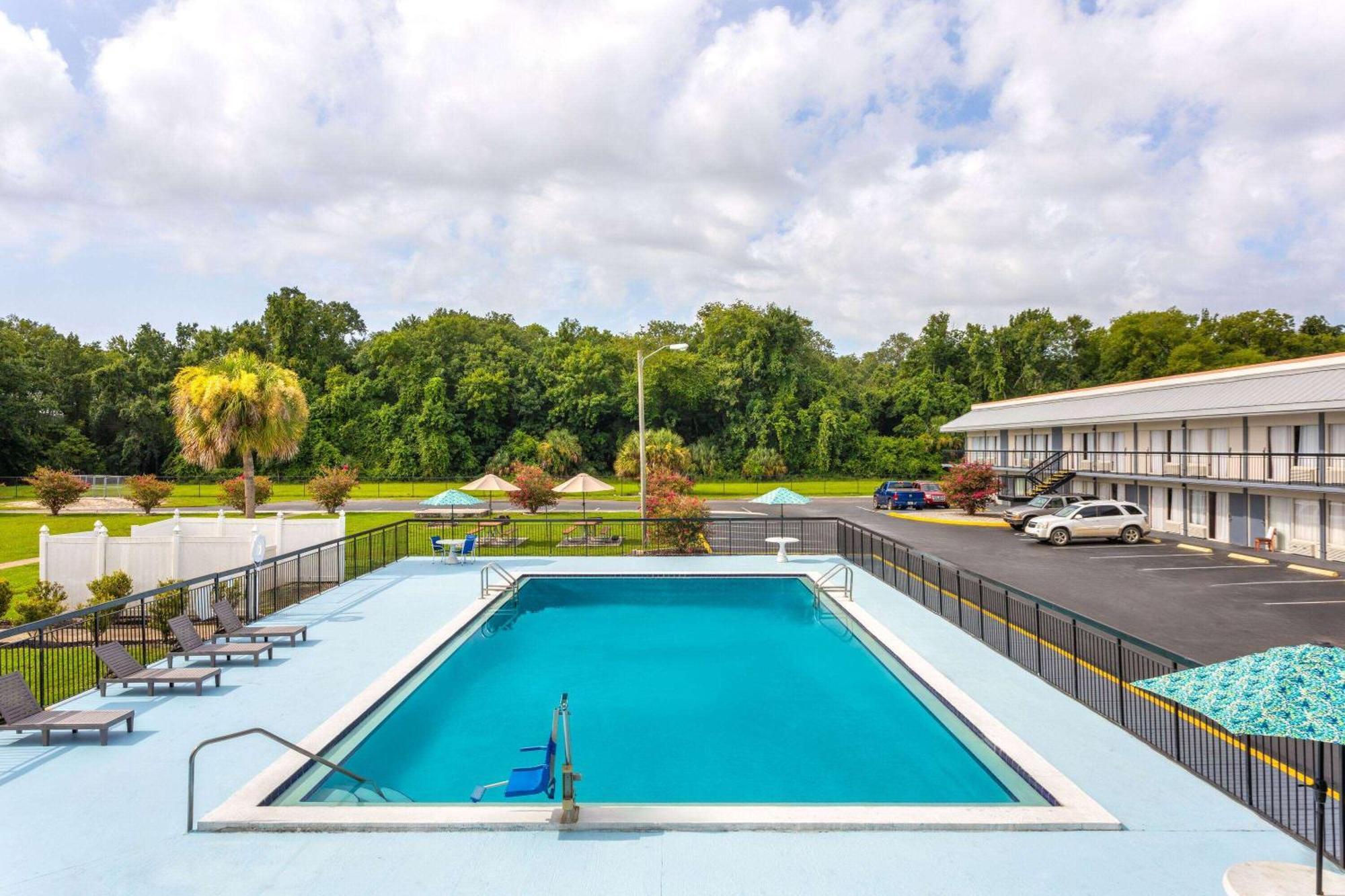 Days Inn By Wyndham Wildwood I-75 Bagian luar foto