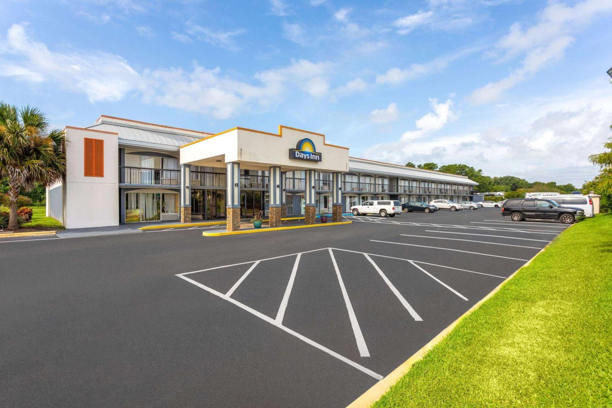 Days Inn By Wyndham Wildwood I-75 Bagian luar foto