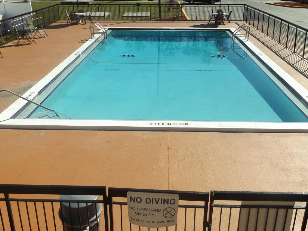 Days Inn By Wyndham Wildwood I-75 Bagian luar foto