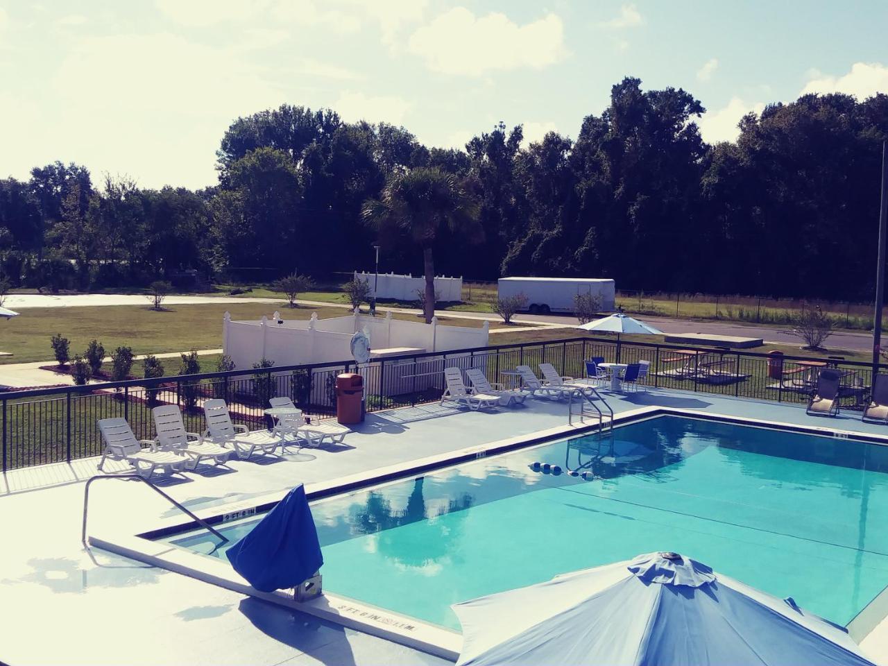 Days Inn By Wyndham Wildwood I-75 Bagian luar foto